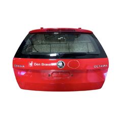 Škoda Octavia 3 kombi r.v. 2017 červená barva kód barvy LF3K 8151 8T8T páté dveře