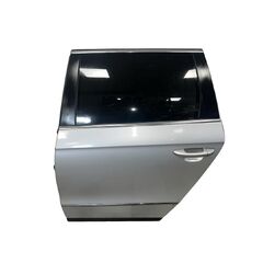 VW Passat B6 kombi r.v. 2007 stříbrná metalíza kód barvy LA7W levé zadní dveře