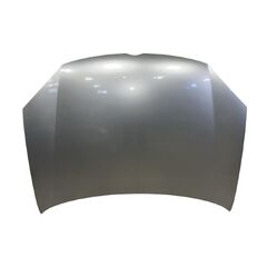 VW Golf 5 GTI hatchback r.v. 2006 stříbrná metalíza kód barvy LA7W kapota