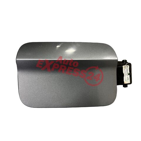 Seat Leon Cupra 5F r.v. 2016 tmavě šedá metalíza kód barvy LX7R víko nádrže 5F4809905F