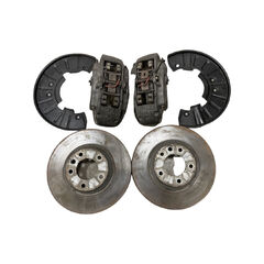 Audi Q7 Touareg 6ti pístové brzdiče brembo + kotouče a krycí plechy predni