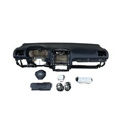 VW Golf 6 hatchback r.v. 2010 černá palubní deska